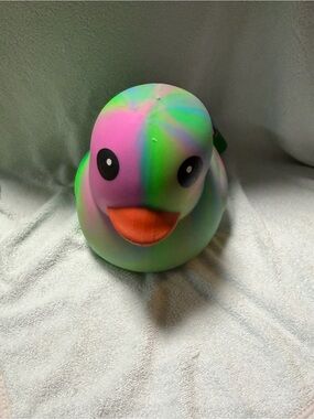 Squeeezy multi color viral duck
